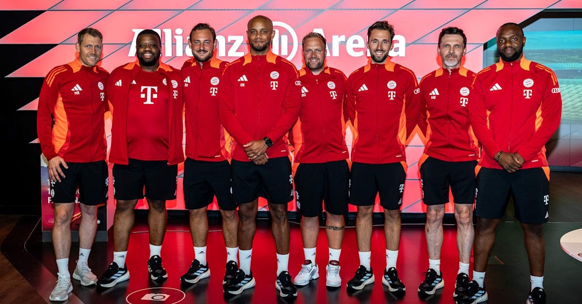 New coaching team visit FC Bayern Museum
