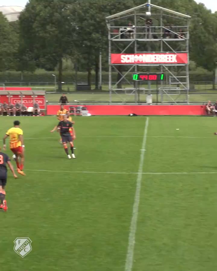 Doelpunt van Jens Toornstra in een oefenwedstrijd tegen RC Lens