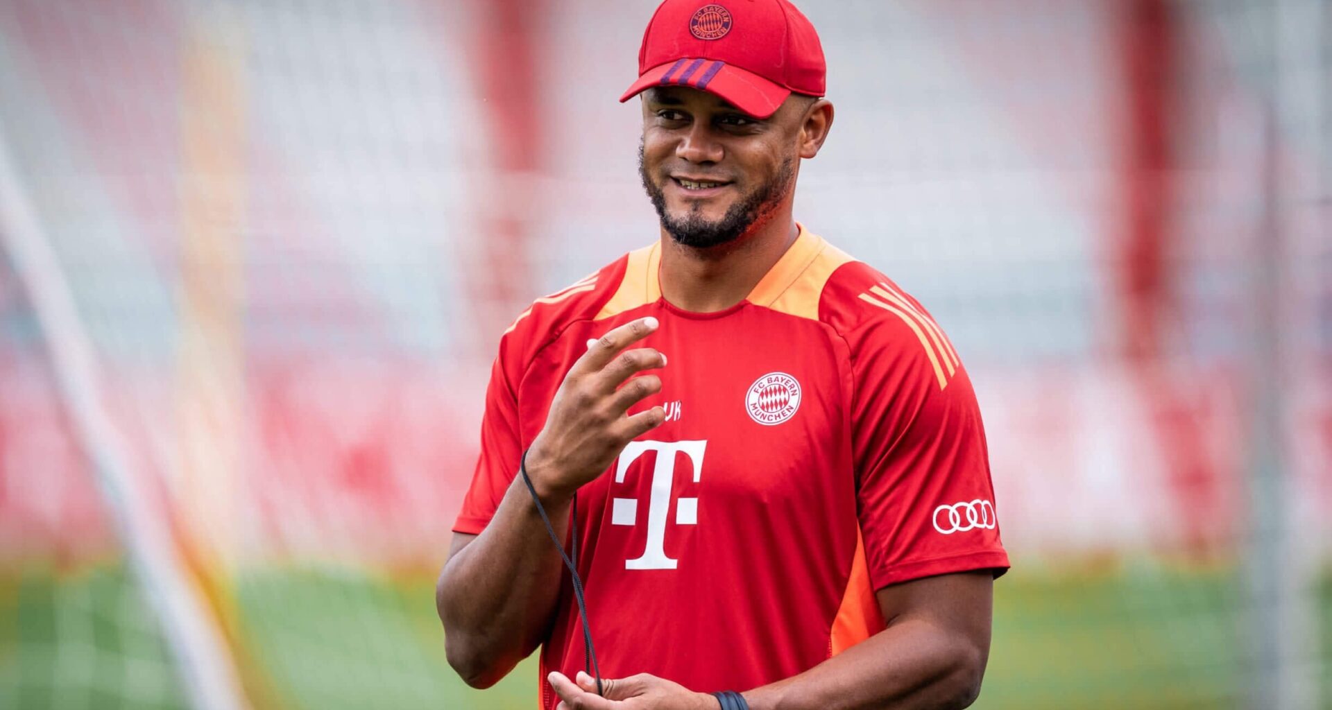 Training to music, playing politics - sure and smart: Kompany's start at Bayern
