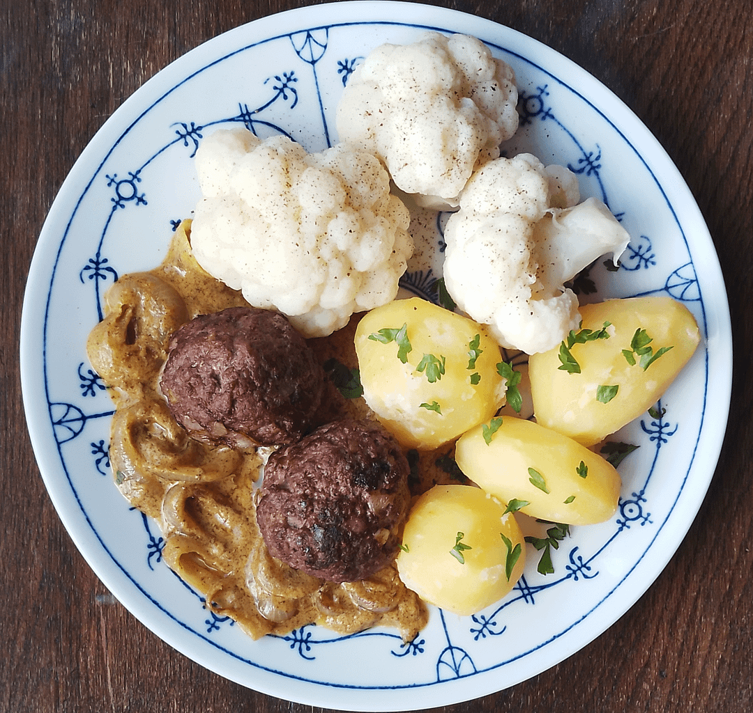 Dutch cheesy-meatballs with onion & mustard gravy