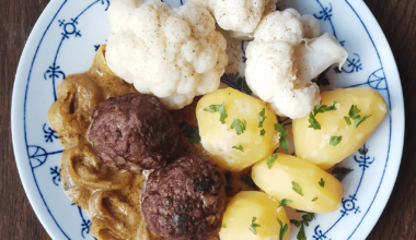 Dutch cheesy-meatballs with onion & mustard gravy