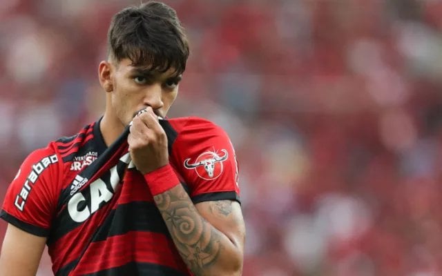 [Casagrande] Flamengo is negotiating the loan signing of Lucas Paquetá from West Ham. Discussions are ongoing and have the approval of the national team midfielder and his agents. There is a strong expectation that Flamengo will succeed in bringing the player.