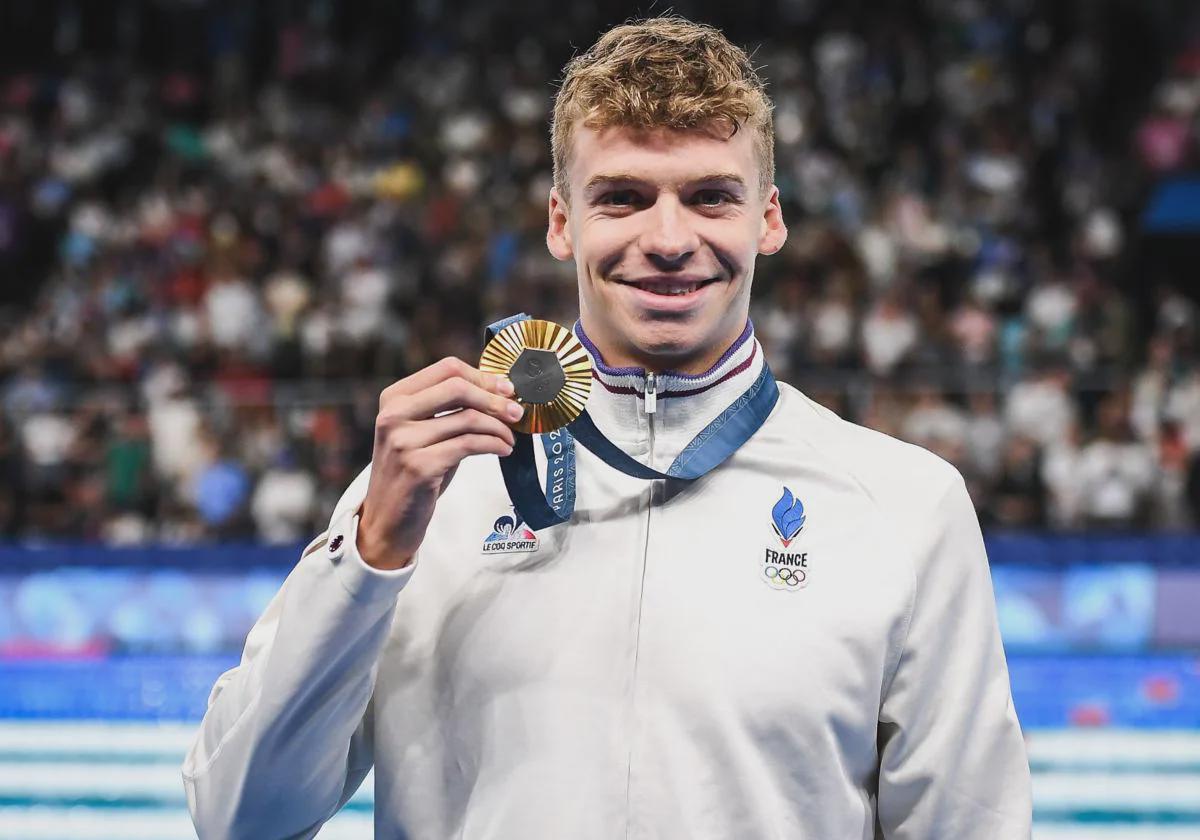 Léon Marchand absolutely destroying everyone. He just has no rivals in this Olympics