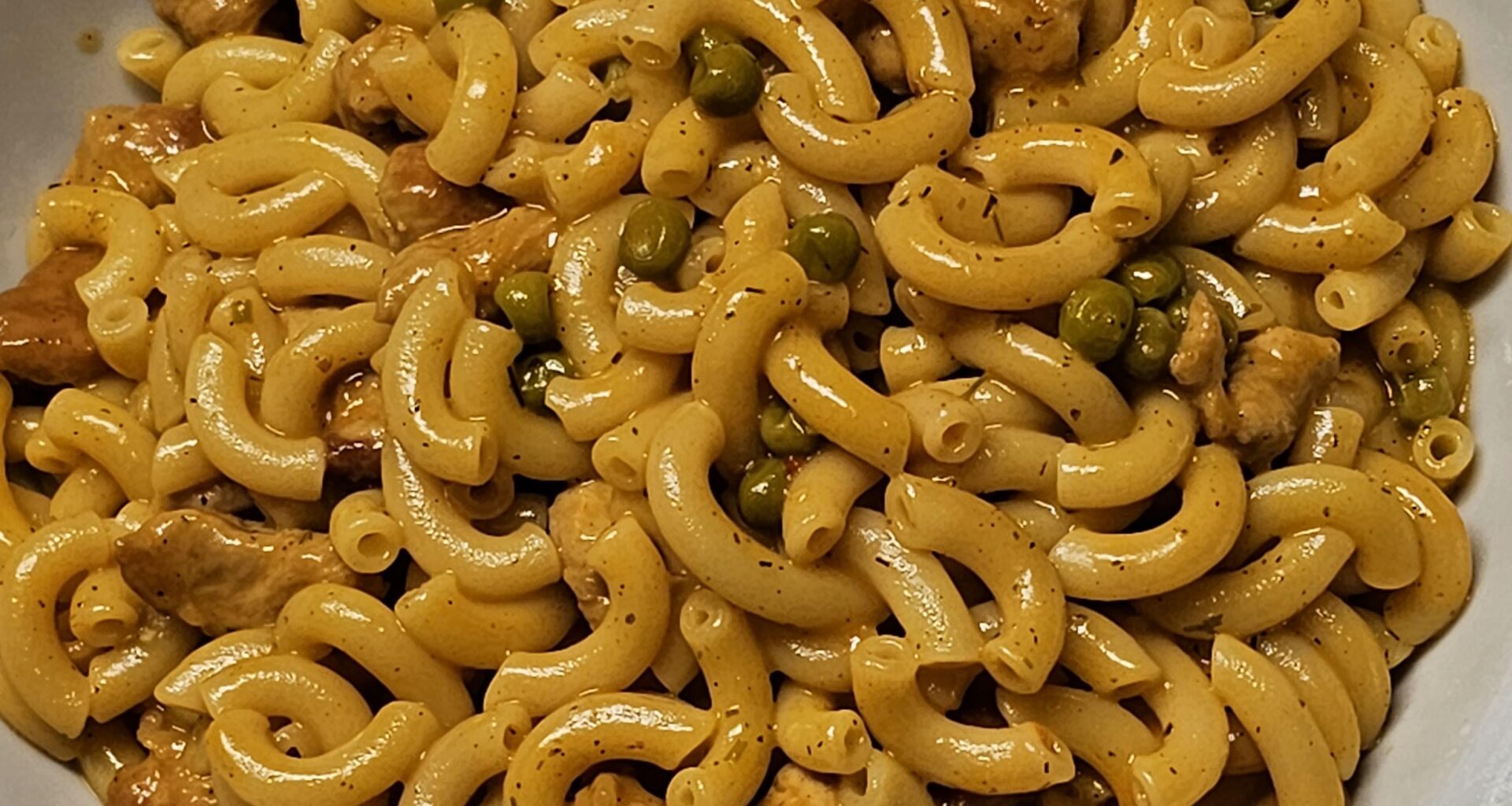 Hörnli (lit. small horns, a typical Swiss variety of elbow pasta), with a ragù of minced meat and various vegetables