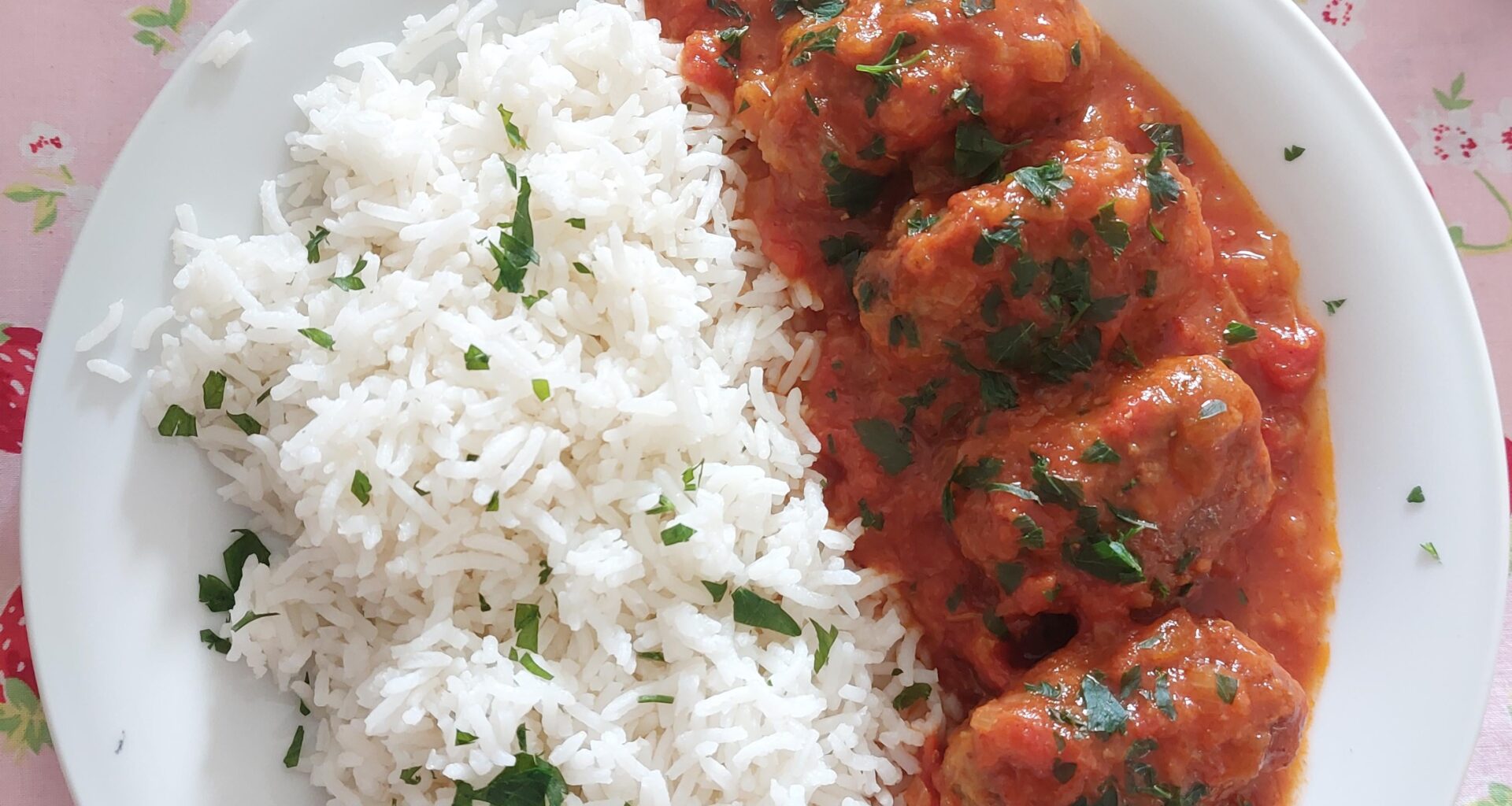 Soutzoukakia style meatballs with rice