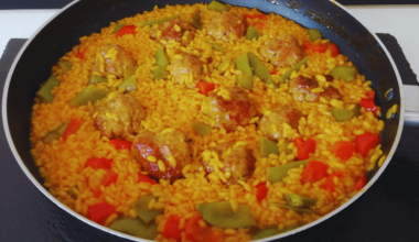 Rice with Meatballs and Runner Beans