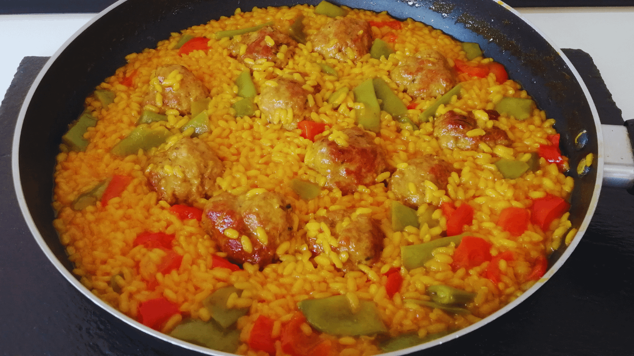 Rice with Meatballs and Runner Beans