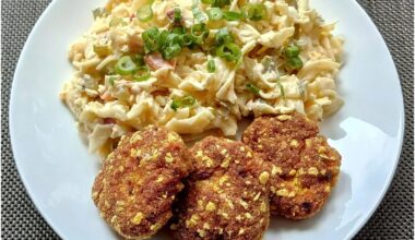 My weekend cooking: Saturday - Meatballs with peanut crisps and pasta salad with loaded vegetables and mayo. Sunday - Beef leg steak baked on mushrooms, new potatoes and sauce made from fresh dill, butter and cream 😋