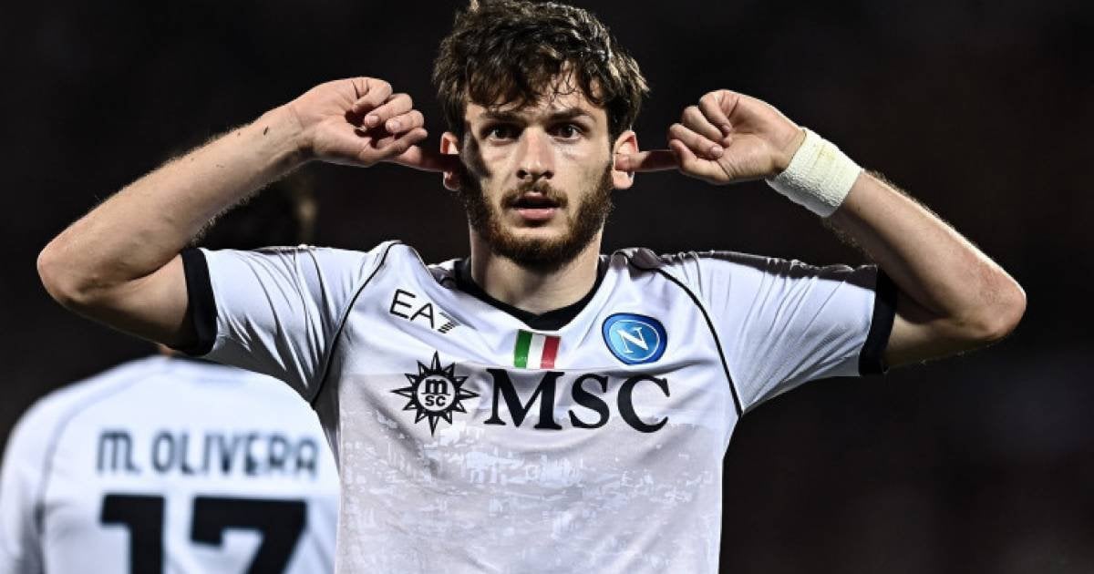 [Di Marzio] Kvaratskhelia will remain at Napoli this season whether he extends or not. Napoli and Conte consider him unsellable.