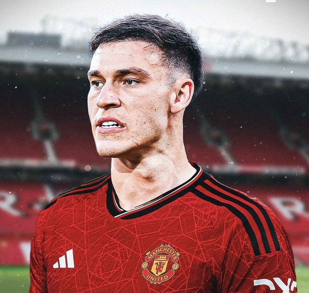 [Santi Aouna]EXCL: Agreement close to being reached between PSG and Manchester United for Manuel Ugarte. The Argentinian midfielder has already given his OK to MU. Even if several clubs are interested, the Uruguayan midfielder indicated to PSG that Manchester United was his number 1 choice.