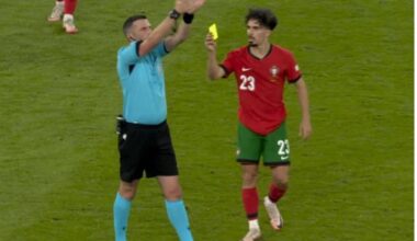 Vitinha showed Michael Oliver a yellow card during the Portugal-France match at Euro 2024 😂💀