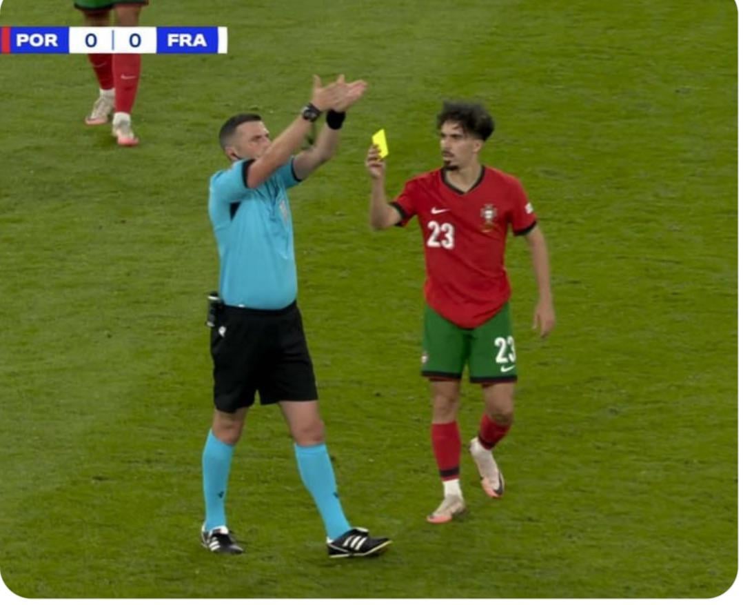 Vitinha showed Michael Oliver a yellow card during the Portugal-France match at Euro 2024 😂💀