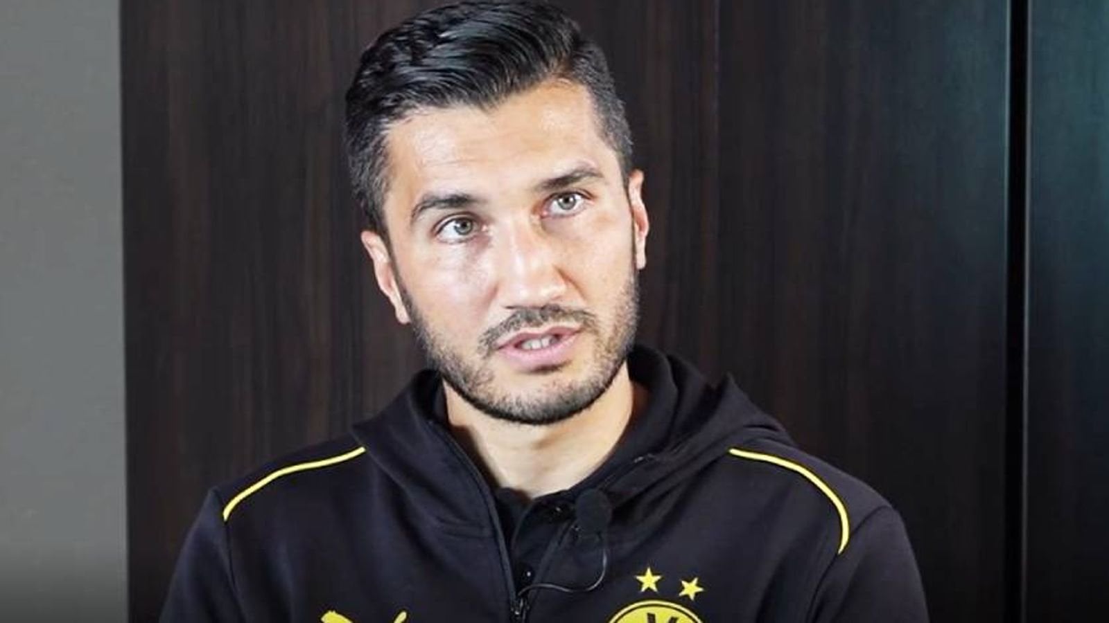 [Video-Interview] Nuri Şahin macht sich für Füllkrug stark: "Wir hatten über den Sommer viel Kontakt. Er war auch mein Mitspieler in Bremen, und er weiß, wie ich über ihn denke. Wir wollen die bestmögliche Mannschaft haben und da spielen Niclas und Serhou eine zentrale Rolle in meinen Planungen."