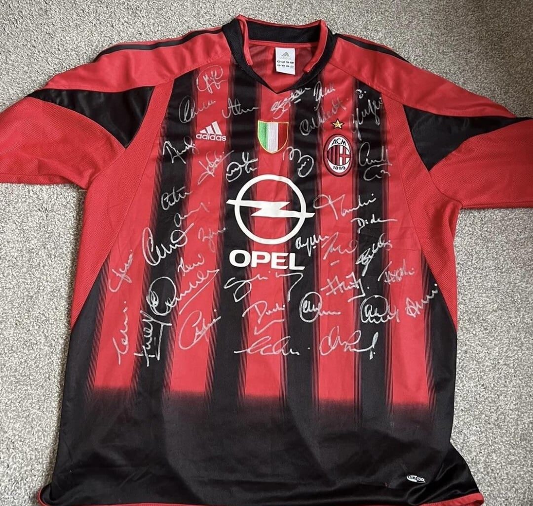 Can someone identify the signatures on this shirt please? And give any info that you may have on it? Thank you!