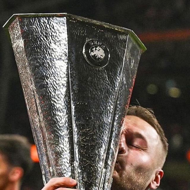 Fabrizio Romano on Instagram: "🚨 𝐄𝐗𝐂𝐋𝐔𝐒𝐈𝐕𝐄: Juventus submit first official bid for top target Teun Koopmeiners! ⚫️⚪️ Understand there’s now €45m proposal on the table at Atalanta from Juventus, sent for the Dutch midfielder. Koopmeiners agreed personal terms with Juventus in May.