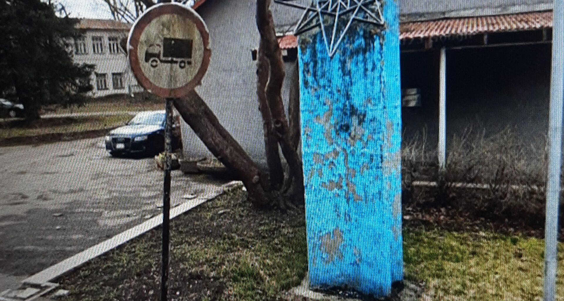 Sveiki! Kāds varbūt zinās kam šis objekts ir veltīts?