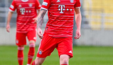 Centre-back Liam Morrison leaves FCBayern and joins Queens Park Rangers. The 21-year-old Scot was loaned out to Wigan Athletic last season.