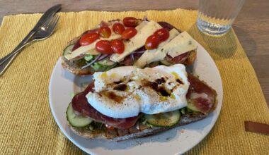 Cured ham and burrata sandwhiches