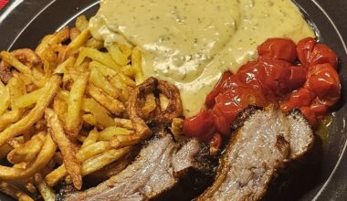 Spare ribs with homemade fries, tomato sauce from fresh harvest, and of course a béarnaise ;)