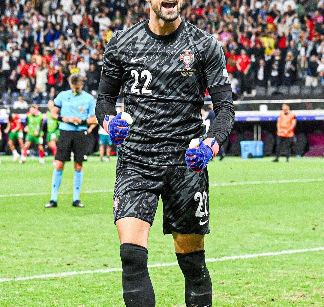 RECORDE: Diogo Costa 🇵🇹 torna-se no 1.º guarda-redes da história a defender 3 grandes penalidades num Europeu.