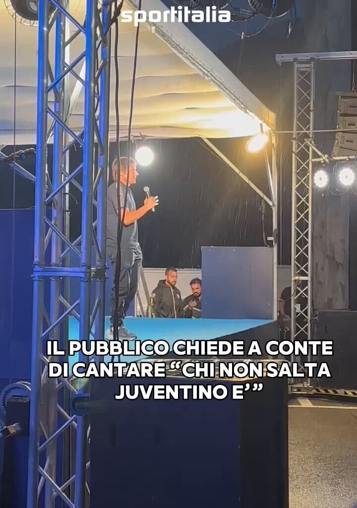 Antonio Conte took a stand when Napoli fans tried to make him join in with "Chi non salta juventino" ("Whoever doesn't jump is a Juventus player") ‘Do not ask me for things I will not do. Let me clear this up once and for all.