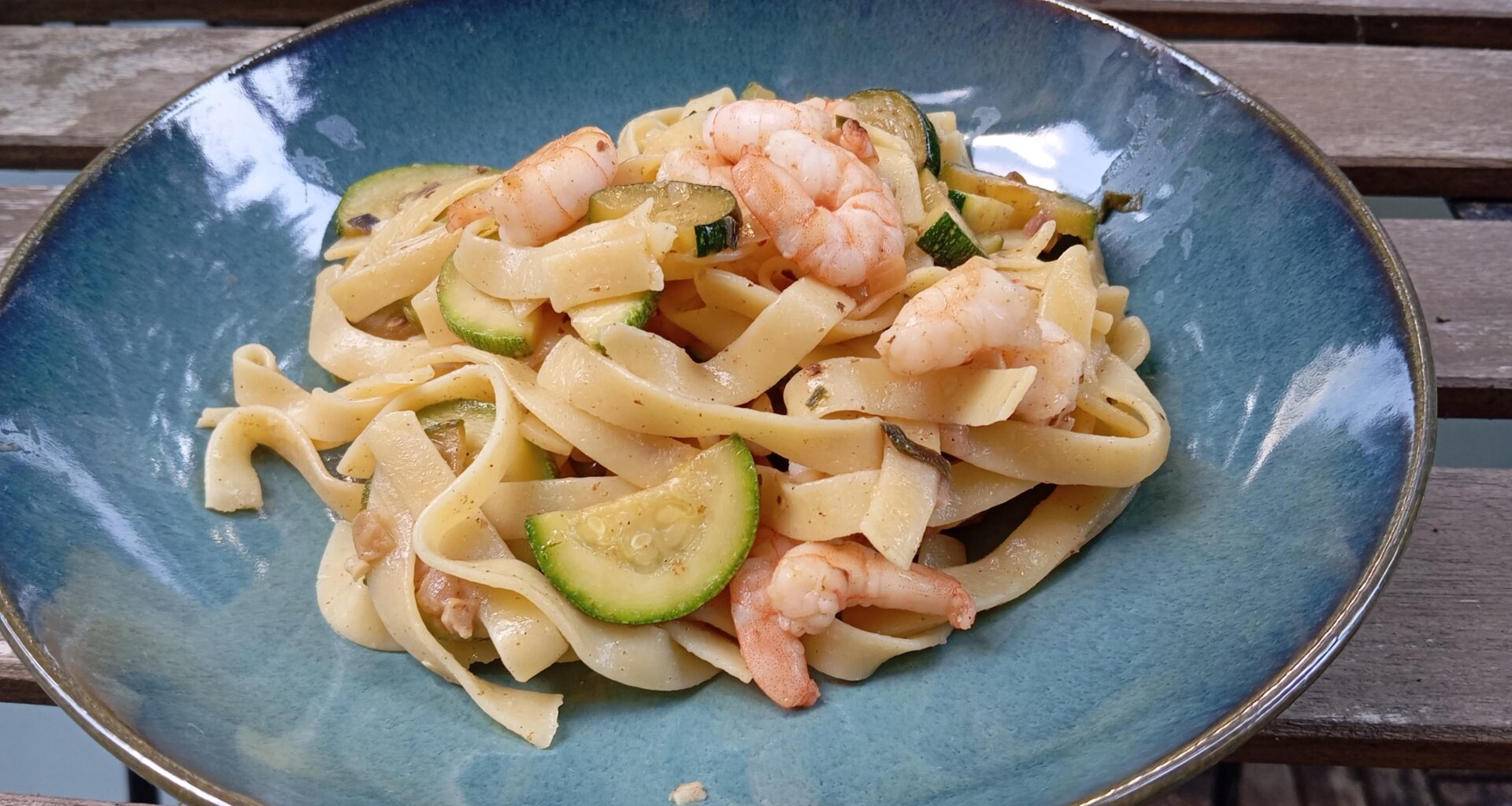 Linguine con gamberetti e zucchine
