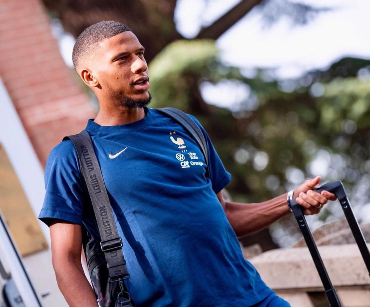 ⚪️⚫️🇫🇷 Jean-Clair Todibo has been very clear with Nice: he wants to join Juventus as priority, currently waiting for them.  West Ham had bid accepted but they’re aware of player plan to wait for Juve, as reported earlier this morning.  Personal terms already agreed. 🤝🏻