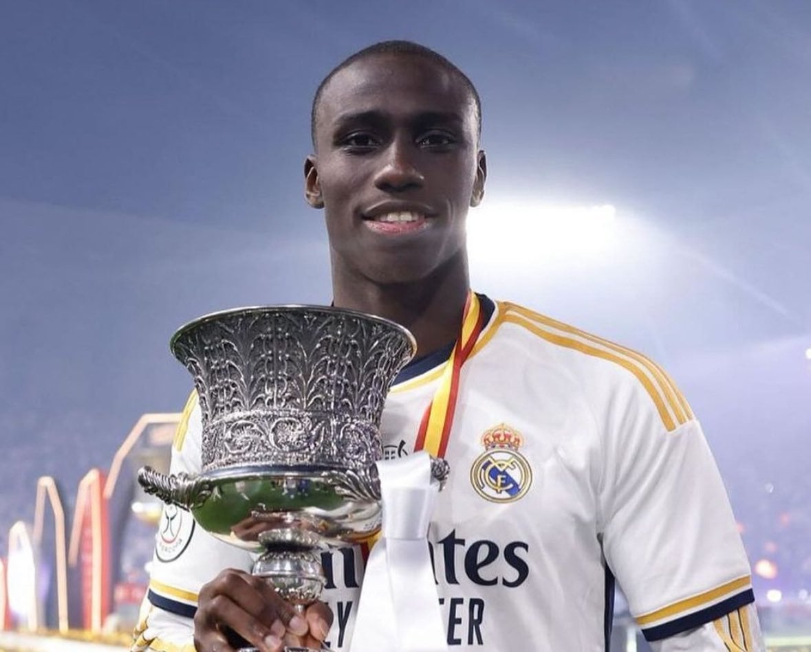 @FabrizioRomano: ⚪️🇫🇷 Carlo Ancelotti was crucial to get Ferland Mendy new deal done as Real Madrid manager strongly wanted him to stay. Ancelotti considers Mendy as underrated, excellent player. New deal until June 2027, verbally agreed — but still waiting to sign.