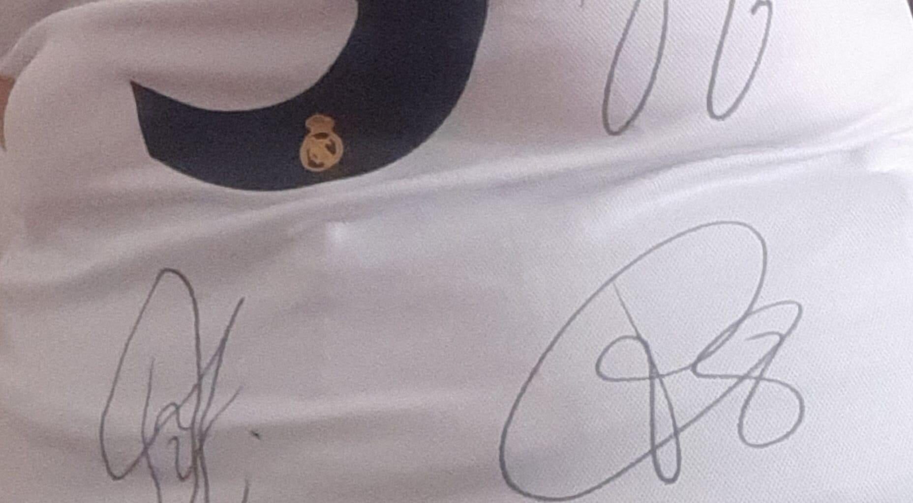 Whose signatures are those ? Made in the last champions.