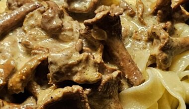 Chanterelles at a creamy sauce, with fettuccine