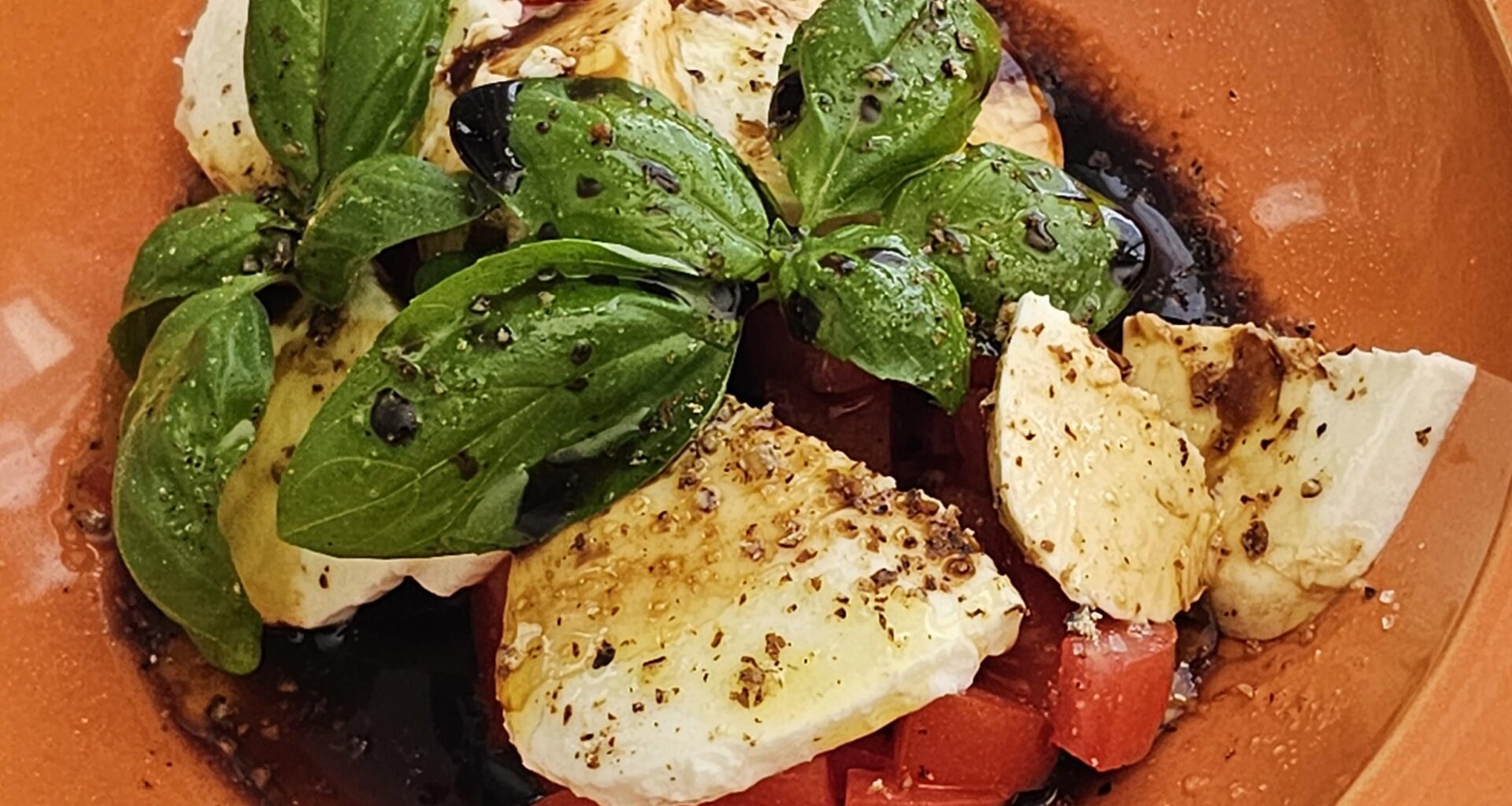 At these temperatures (34°C), a caprese salad is slowly becoming a firm favourite for lunch :)