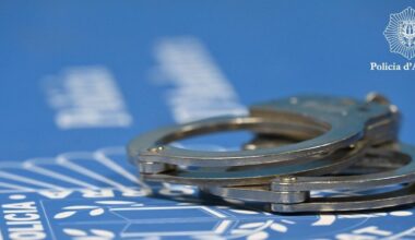 Detinguda per intentar clavar-li una fletxa a la seva parella