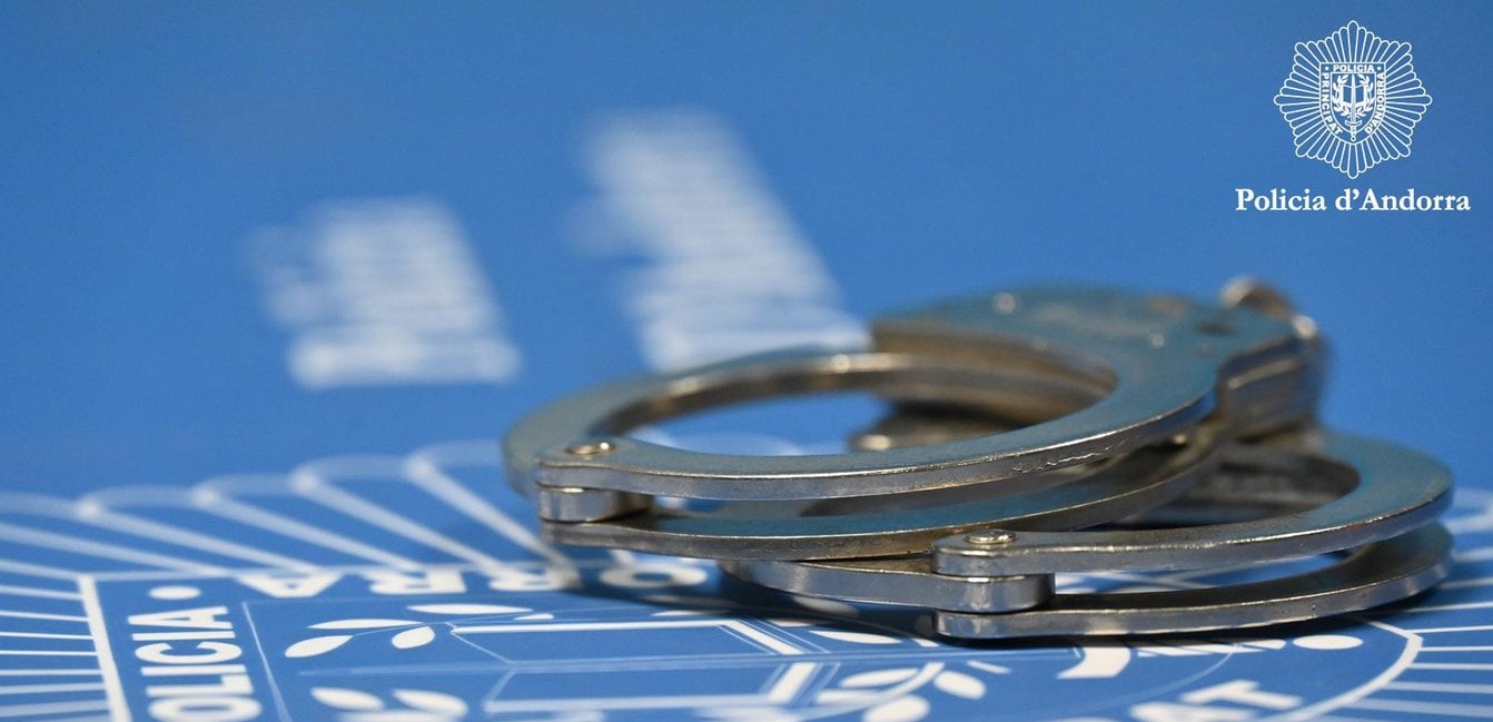 Detinguda per intentar clavar-li una fletxa a la seva parella