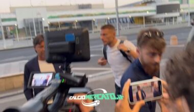 Ciro Immobile leaving for Istanbul: “It was a choice made with serenity, stories have a beginning and an end. It was right, it's no one's fault. I hope it's not goodbye."  Then the touching hug with a crying fan
