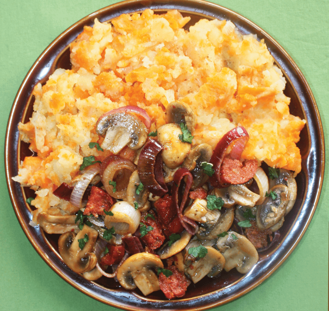 Carrot-mash with mushrooms and chorizo