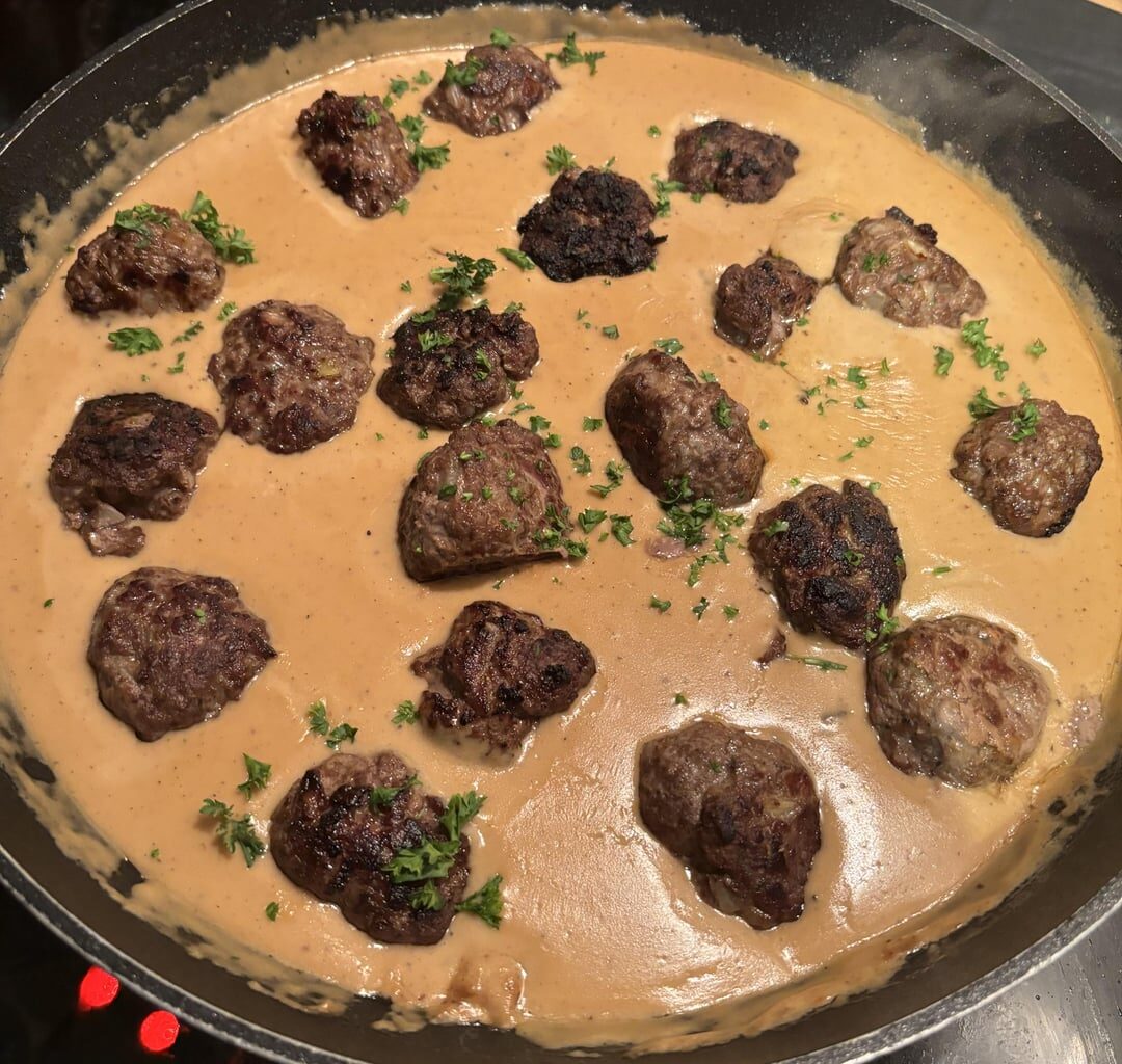 Swedish meatballs with creamy mashed potatoes and buttered green beans .