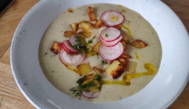 Vichyssoise with fried potatoes and radish