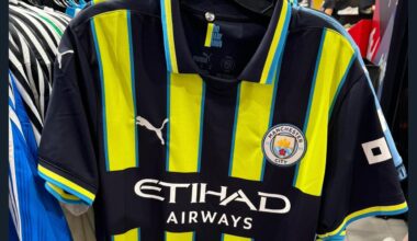 Official 24/25 Away kit sold early in Florence. They did the same last season in the Middle East.