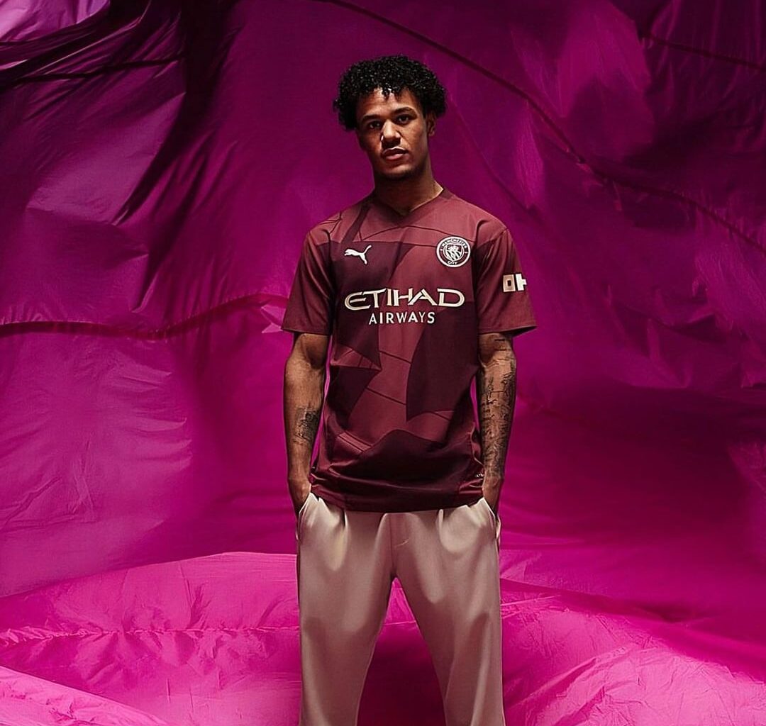 Oscar Bobb leaking the third kit (via @mcfc.lads on ig)