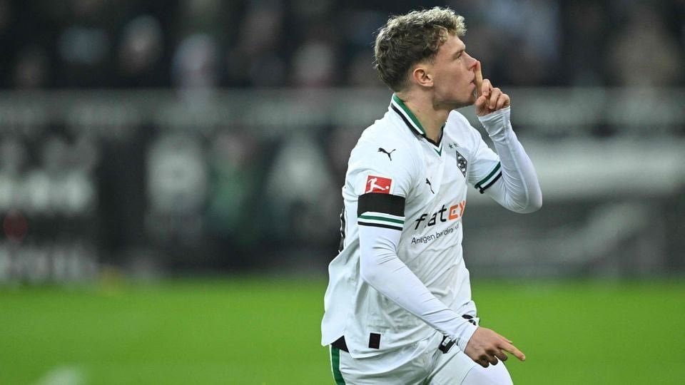 Nach SkySportDE-Infos hat der VfB Stuttgart erste Gespräche mit Gladbachs Robin Hack über einen möglichen Transfer geführt. Der 25-Jährige kann sich einen Wechsel zum CL-Teilnehmer vorstellen. Preisschild knapp über 10 Mio