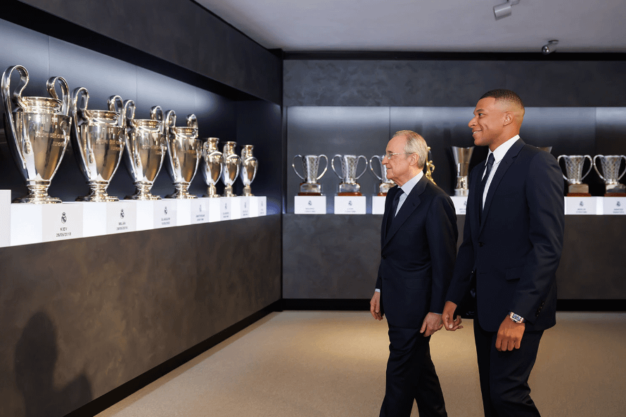 Presi showing Mbappe the glorious 15 UCL's