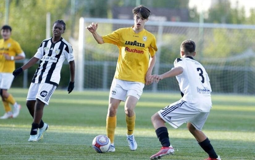 Benfica bate concorrência e garante jovem promessa de 16 anos