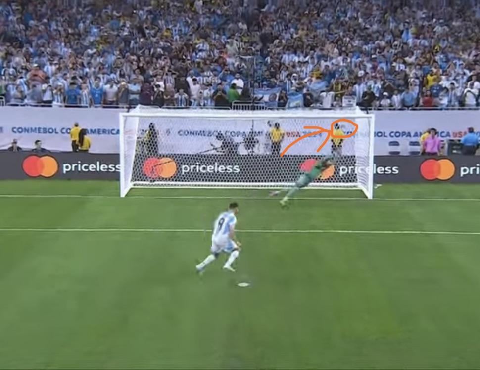 Alvarez Penalty - Argentina vs Ecuador