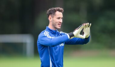 Karel Geraerts hat Ron-Torben Hoffmann und Justin Heekeren heute in einem persönlichen Gespräch mitgeteilt, dass Heekeren gegen Braunschweig im Tor starten wird. Hoffmann ist aus allen Wolken gefallen, stinksauer und fassungslos. Er soll auch mehrfach bei Geraerts nach den Gründen gefragt haben.