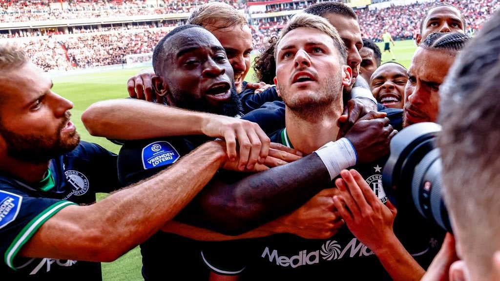 Feyenoord wint Johan Cruijff Schaal tegen PSV na 4-4 spektakelstuk met penalty's