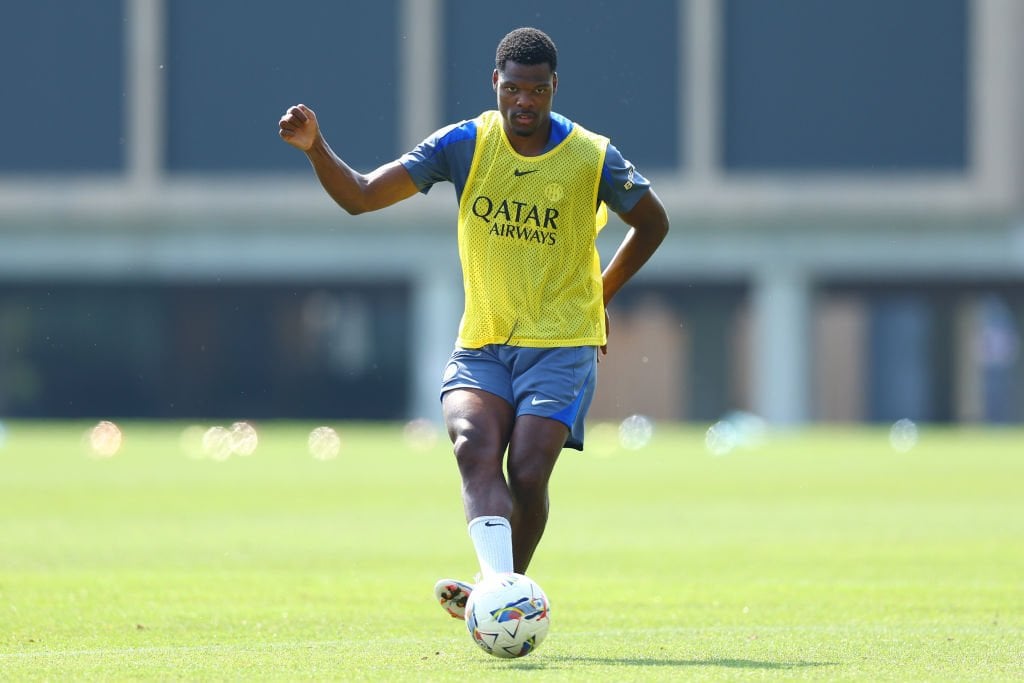 [Mari] Dumfries' renewal in stand-by until the end of the transfer session, as the Dutchman would prefer to move to Man United. However, that's only possible thru a swap with Wan-Bissaka, whom'd prefer Inter to West Ham. This operation is, however only supported By Wan-Bissaka's intermediaries