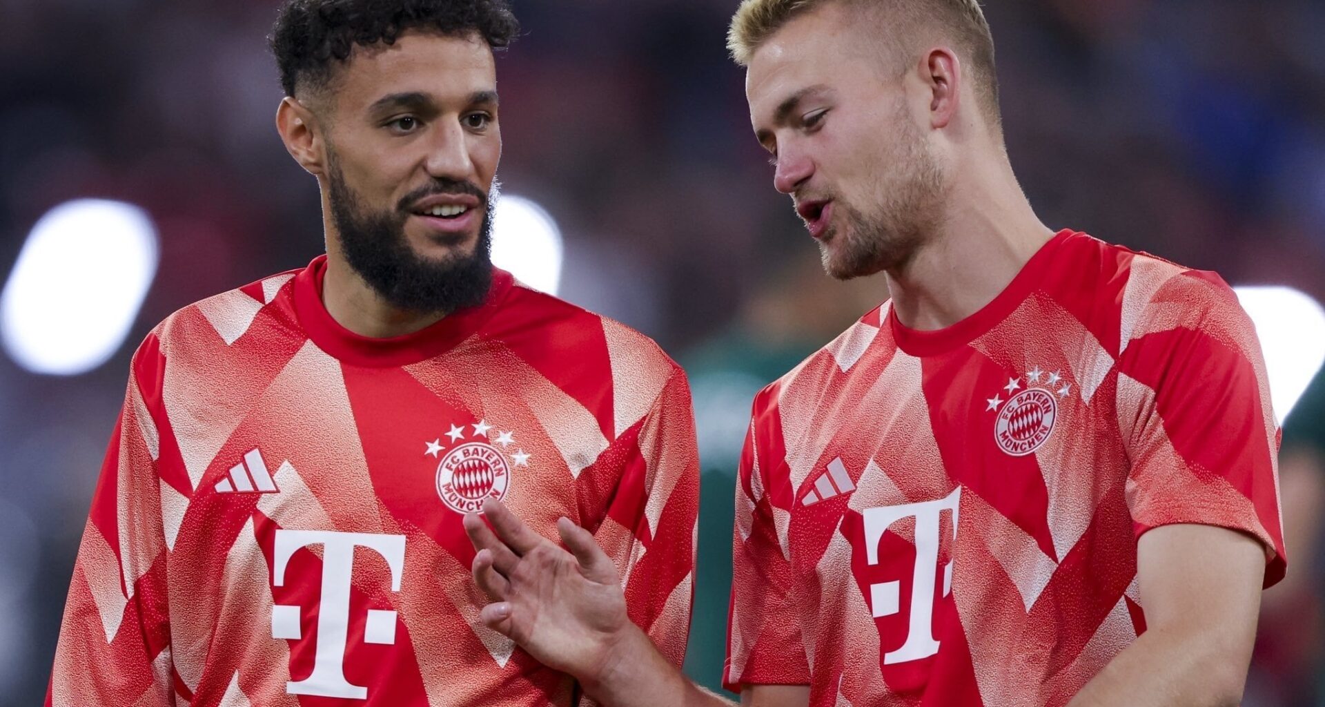 Manchester United have submitted an opening double offer to sign Matthijs de Ligt and Noussair Mazraoui. The proposal was rejected and Bayern told United it will need a higher fee to reach an agreement. Talks ongoing [David_Ornstein]