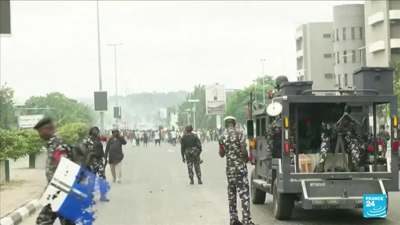 Ciudadanos se manifiestan en Nigeria en rechazo al alto costo de la vida