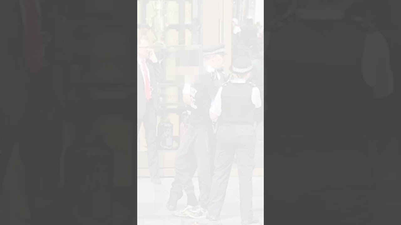 Moment Leicester Square ‘knifeman’ is arrested. #thesun  #breakingnews