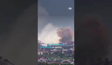 Massive Explosion auf Containerschiff in China | DW Nachrichten